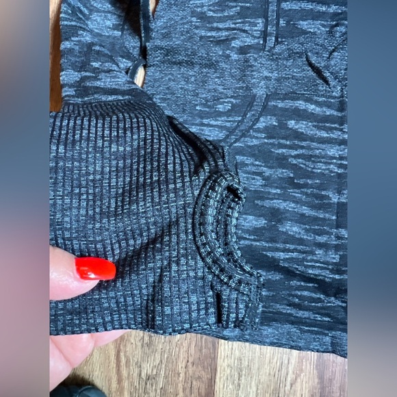Lululemon Run: Swiftly Tech Long Sleeve Crew Size Gray/black Size Médium no tag - Picture 3 of 7
